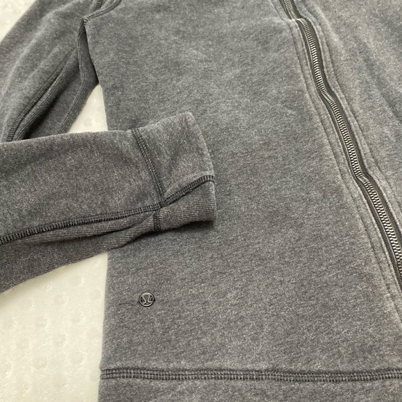 Lululemon Jacket (size 8) - Picture 5 of 10